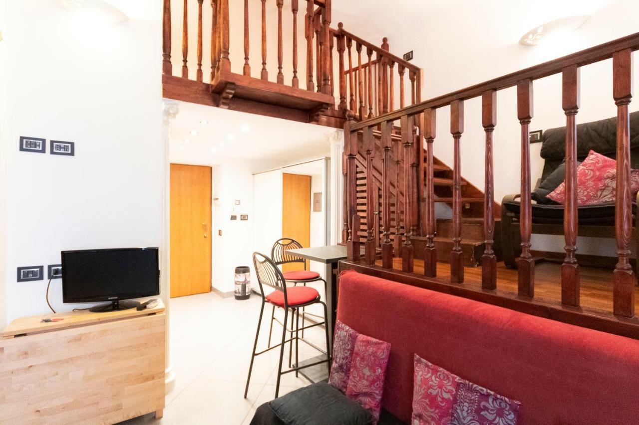 Studio Alzaia 54 Navigli Milan Bagian luar foto